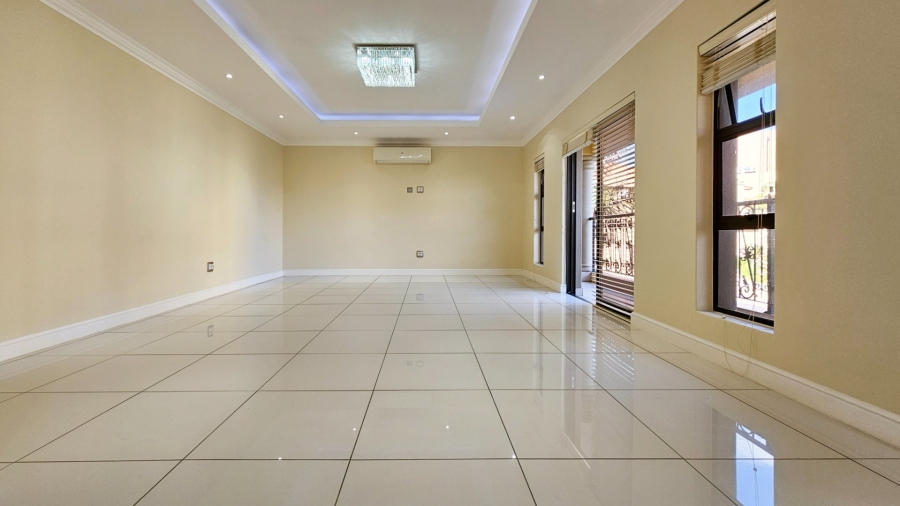 5 Bedroom Property for Sale in Kiepersol Free State